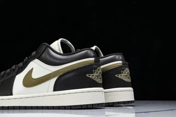 Air Jordan 1 Low 