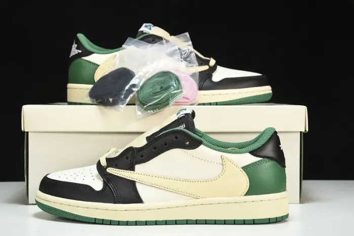 Travis Scott x Air Jordan 1 Low 