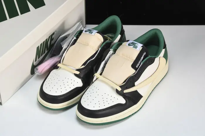 Travis Scott x Air Jordan 1 Low 