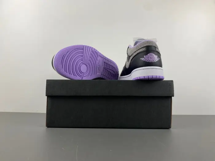 Air Jordan 1 Retro Low 