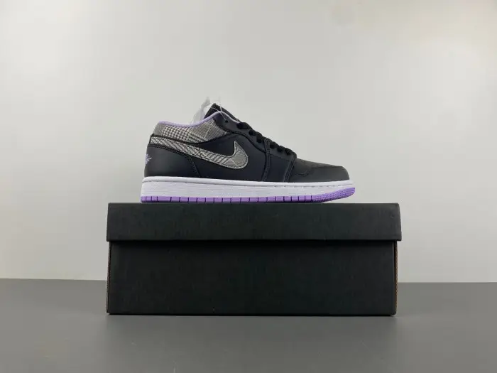 Air Jordan 1 Retro Low 