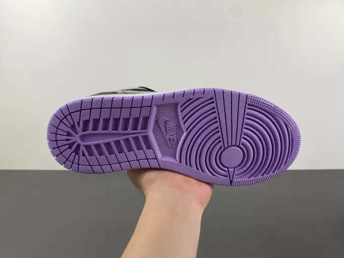 Air Jordan 1 Retro Low 