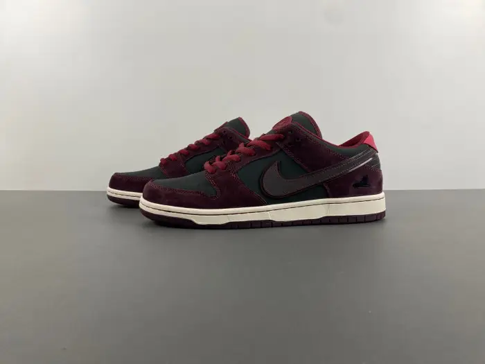 Riot Skateshop x Nike SB Dunk Low 