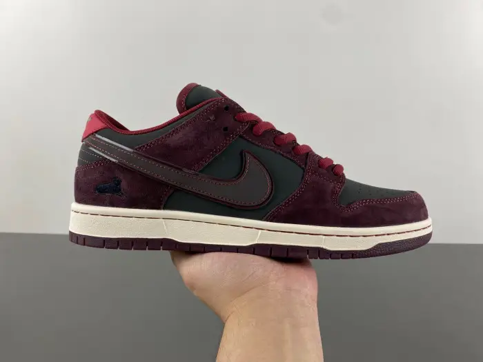 Riot Skateshop x Nike SB Dunk Low 