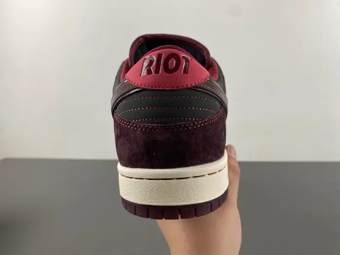 Riot Skateshop x Nike SB Dunk Low 