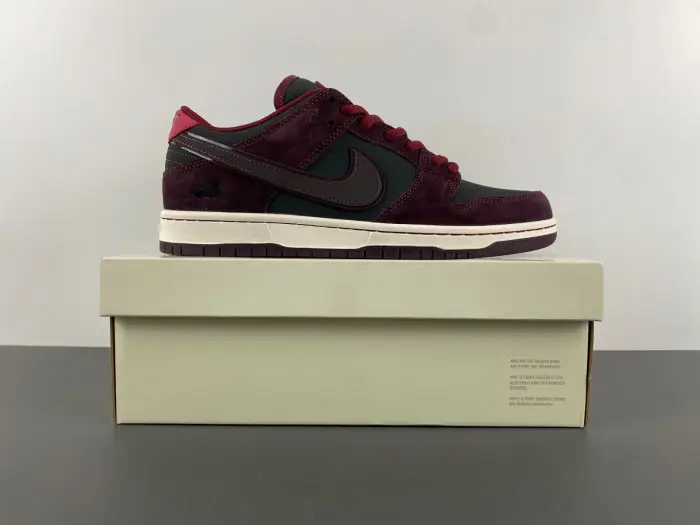 Riot Skateshop x Nike SB Dunk Low 