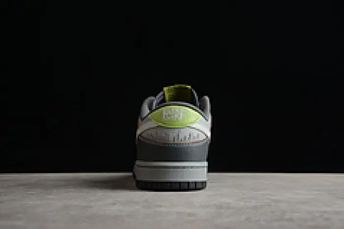 Nike SB Dunk Low 
