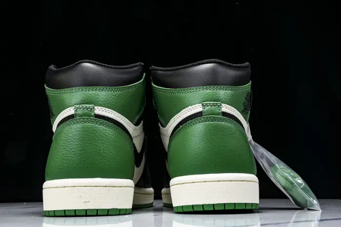 Air Jordan 1 Pine Green 