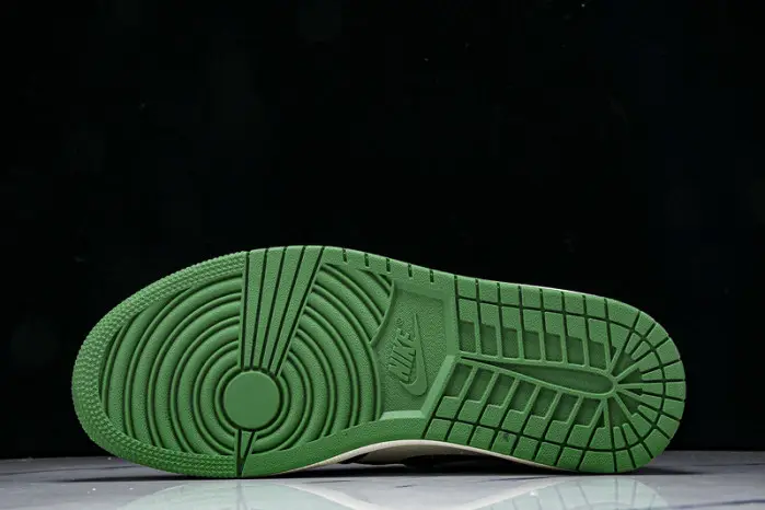 Air Jordan 1 Pine Green 