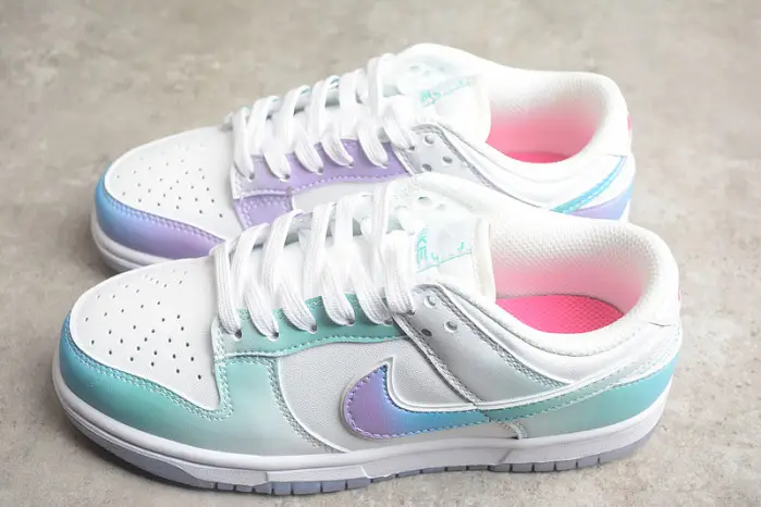 Nike Dunk Low 