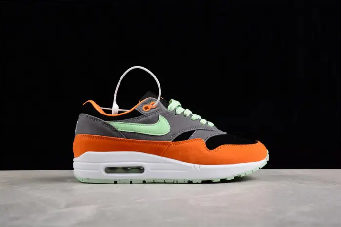 NIKE AIR MAX 1 