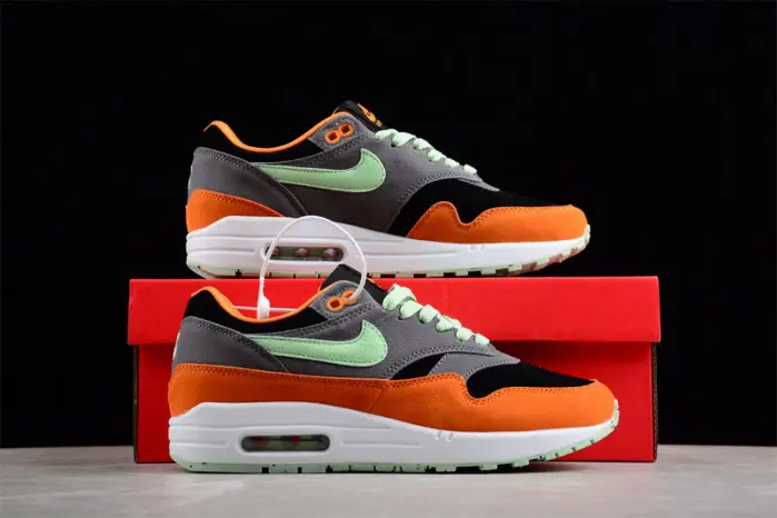 NIKE AIR MAX 1 