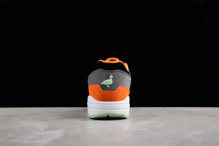 NIKE AIR MAX 1 