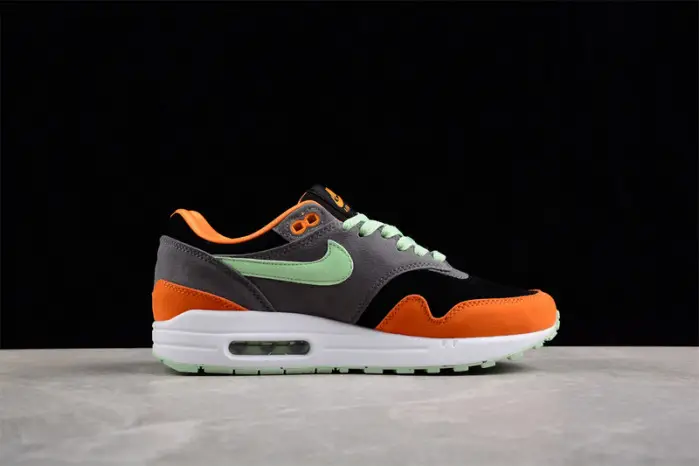NIKE AIR MAX 1 