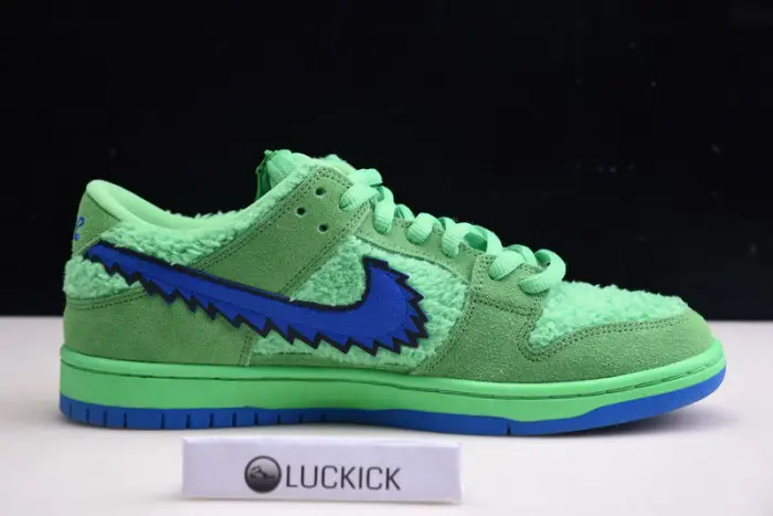 GRATEFUL DEAD X NIKE SB DUNK LOW “GREEN BEAR” 