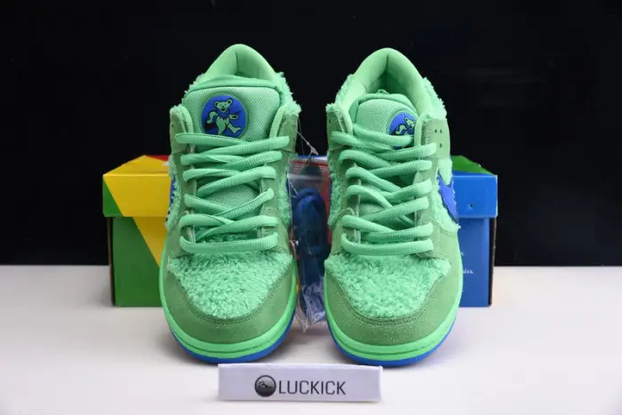 GRATEFUL DEAD X NIKE SB DUNK LOW “GREEN BEAR” 