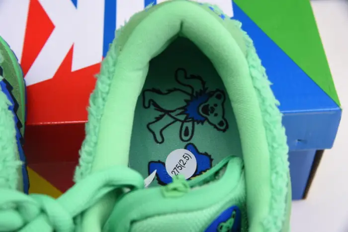 GRATEFUL DEAD X NIKE SB DUNK LOW “GREEN BEAR” 