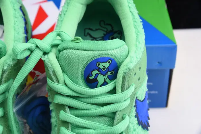 GRATEFUL DEAD X NIKE SB DUNK LOW “GREEN BEAR” 