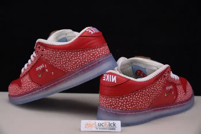 Nike Dunk SB Low Stingwater Magic Mushroom 