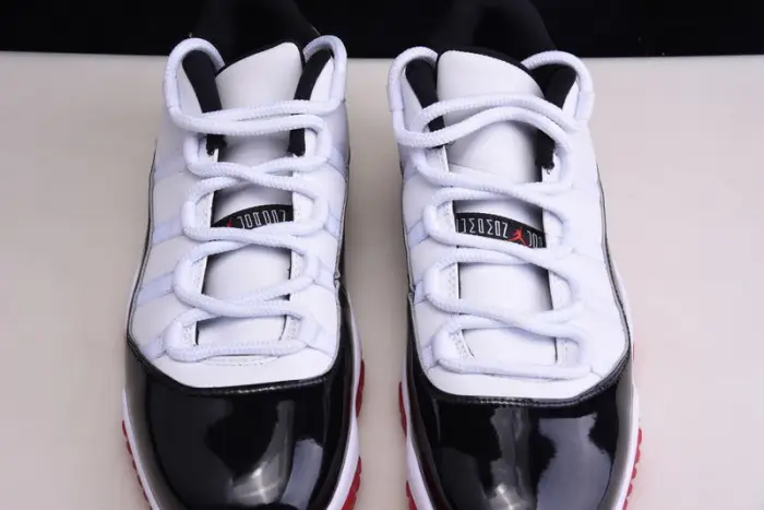 Jordan 11 Retro Low Concord Bred 