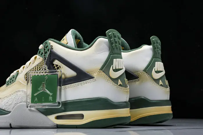 Air Jordan 4 Retro 