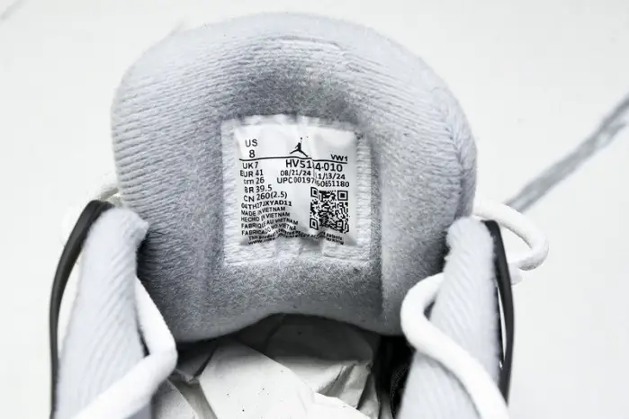 Air Jordan 4  “Remastered” 