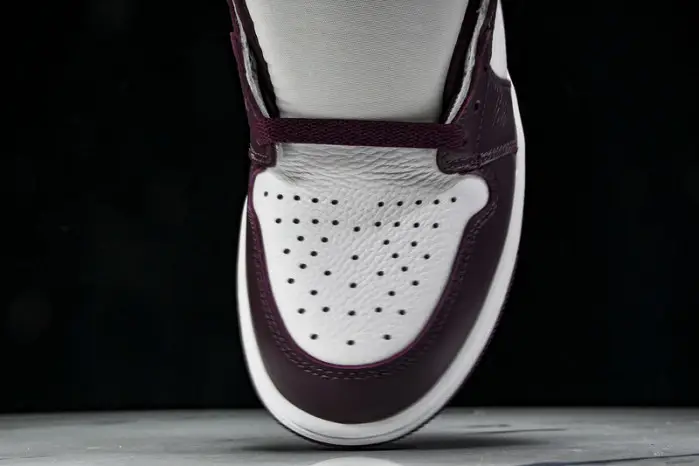 Air Jordan 1 High OG “Bordeaux” Bordeaux White-Metallic Silver 