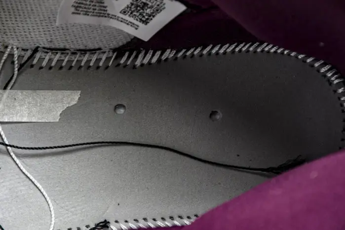 Air Jordan 1 High OG “Bordeaux” Bordeaux White-Metallic Silver 