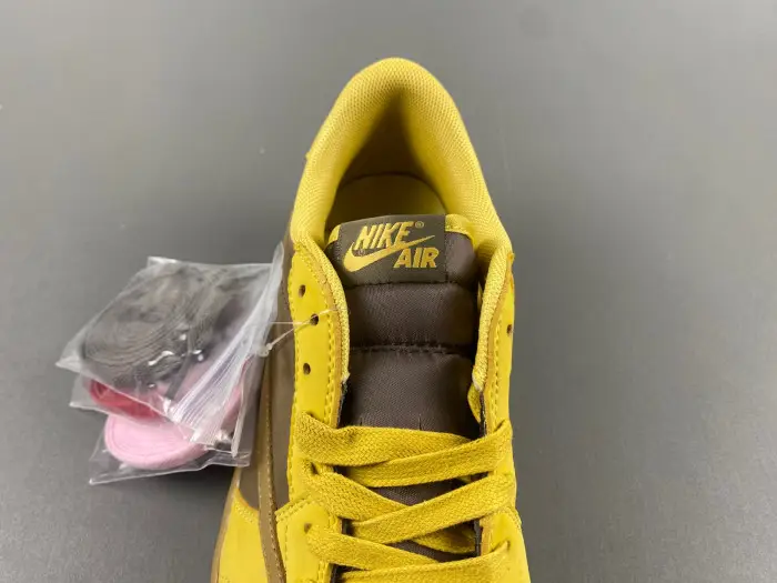 Travis Scott x Air Jordan 1 Low OG 