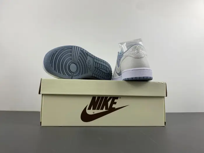Travis Scott x Air Jordan 1 Low OG 