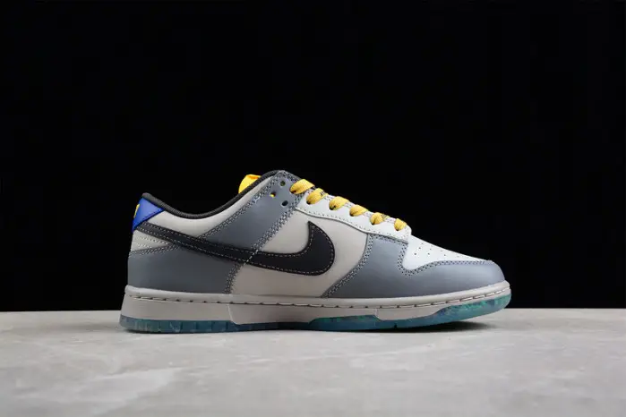 NIKE SB Dunk Low 