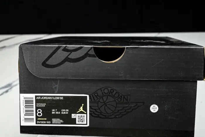 Air Jordan 1 Low 