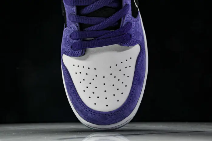Hayley Wilson x Nike SB Dunk Low "Court Purple" 