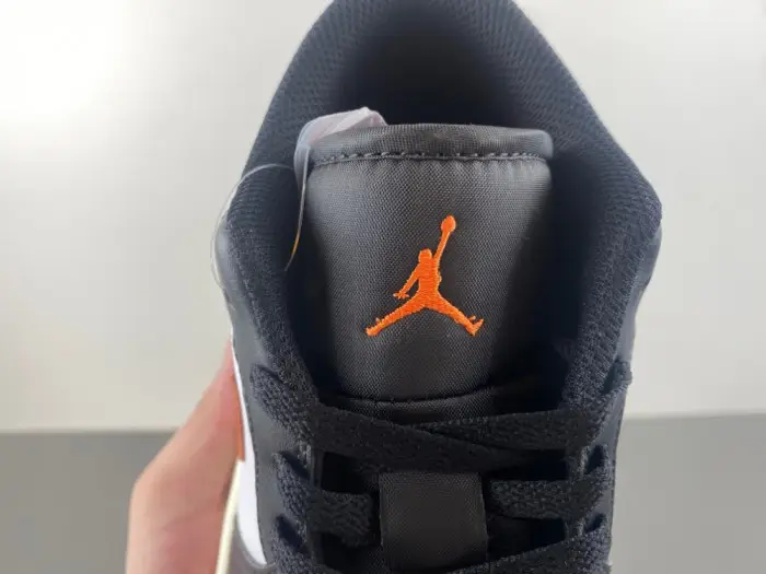 Air Jordan 1 Low 