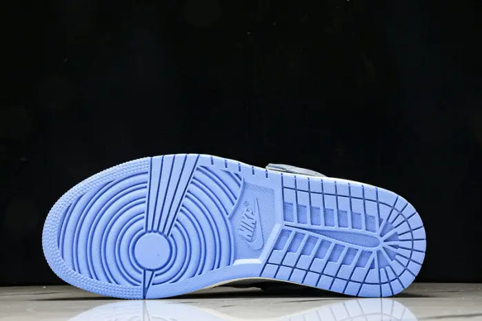 Jordan 1 Retro High White University Blue Black 