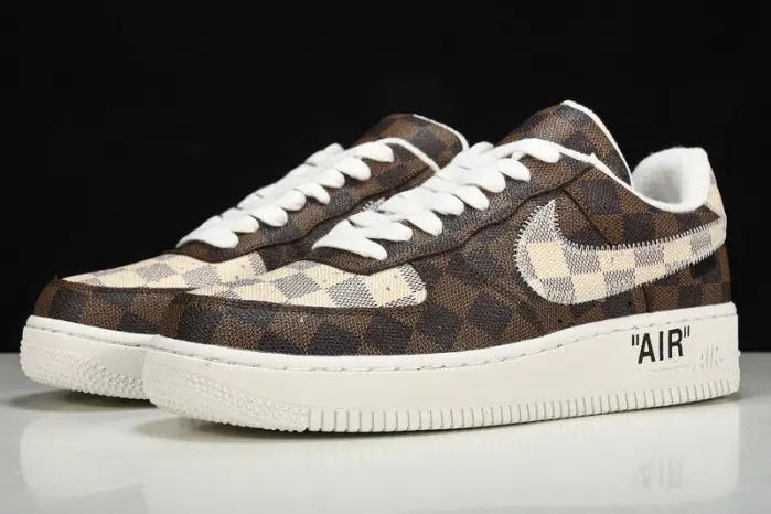 NIKE AIR FORCE 1 