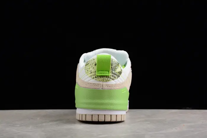 Nike SB Dunk Low 