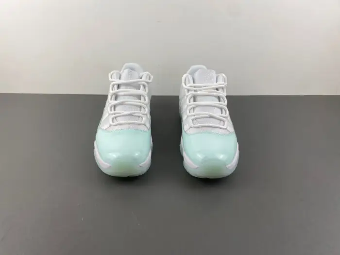 Air Jordan 11 Low “Igloo” 