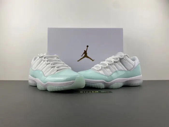 Air Jordan 11 Low “Igloo” 