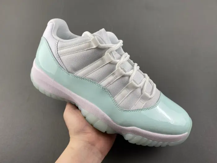 Air Jordan 11 Low “Igloo” 