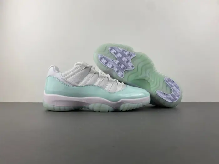 Air Jordan 11 Low “Igloo” 