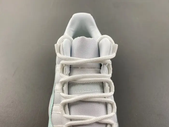 Air Jordan 11 Low “Igloo” 
