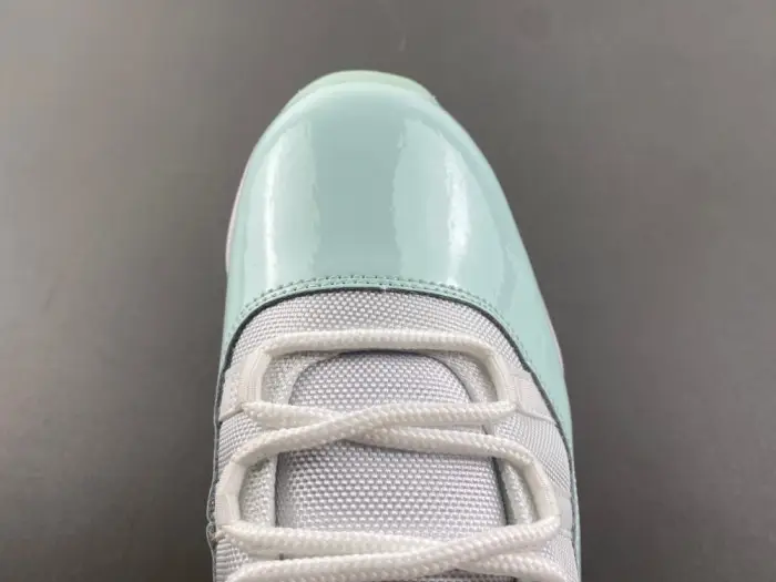Air Jordan 11 Low “Igloo” 
