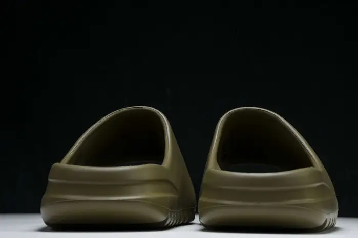 Yeezy Slide Earth Brown 