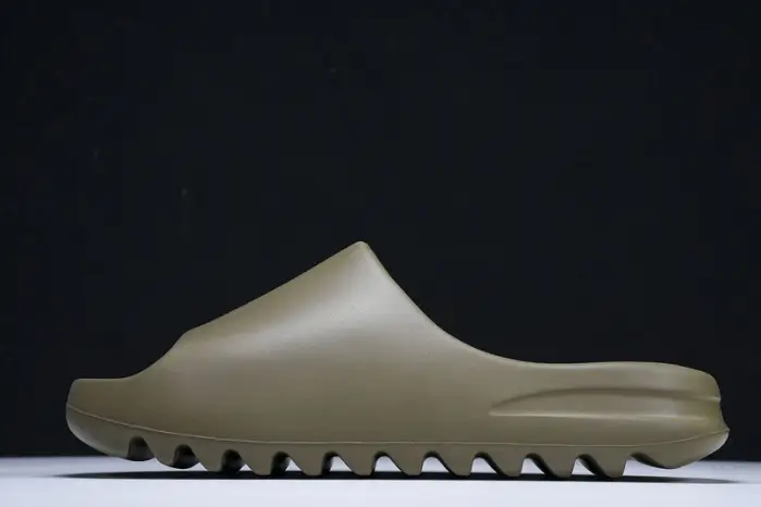 Yeezy Slide Earth Brown 