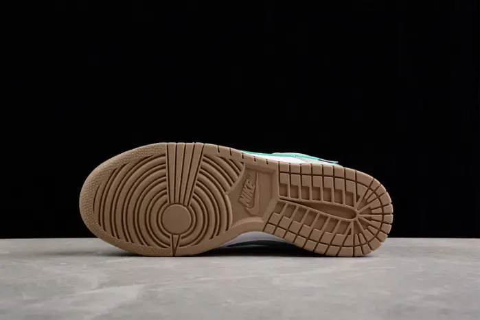 Nike SB Dunk Low GS “Split” 