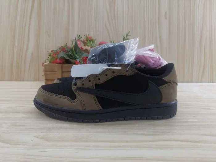 TRAVIS SCOTT X AIR JORDAN 1 LOW OG BLACK OAK 