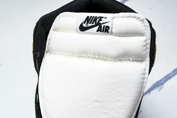 Air Jordan 1 High OG "Metallic Gold" 