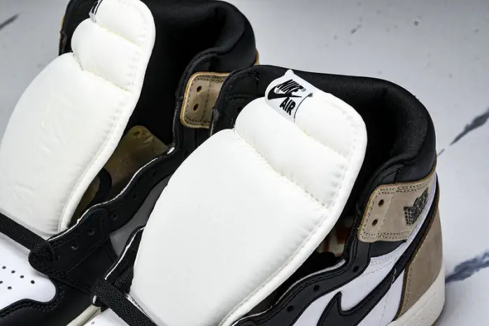 Air Jordan 1 High OG "Metallic Gold" 