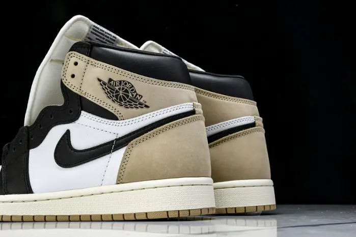 Air Jordan 1 High OG "Metallic Gold" 